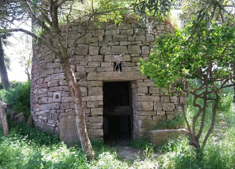 Lu Pagliàre, capanna dei pastori nel territorio di Faeto